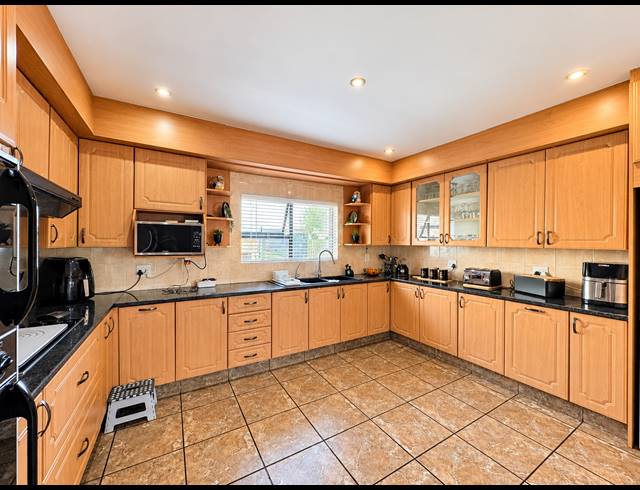 4 BEDROOM FREESTANDING FOR SALE IN SUNAIR PARK